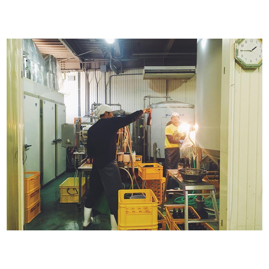 生憎の天気ですね。。。
気分も落ちがち。。。
とは言っていられません！！
おかげさまでビールもたくさん飲んで頂いてギリギリのところで詰める事が出来ました！！
倉庫の在庫が減っていると皆さんから応援されている声が聞こえます！
頑張れます！！よいしょっ！
